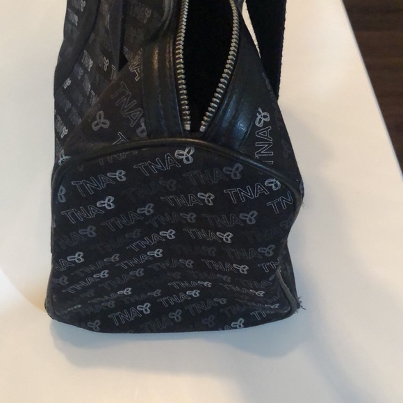 Vintage TNA Duffle‎ Bag (Aritzia) - Picture 4 of 7